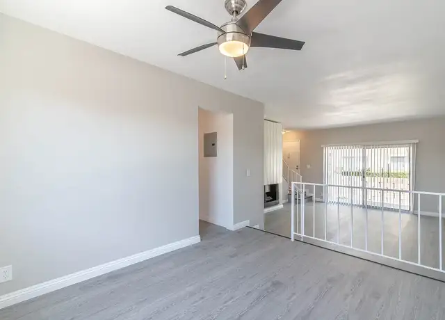 Photo of 44045 15th St W, Lancaster, CA 93534