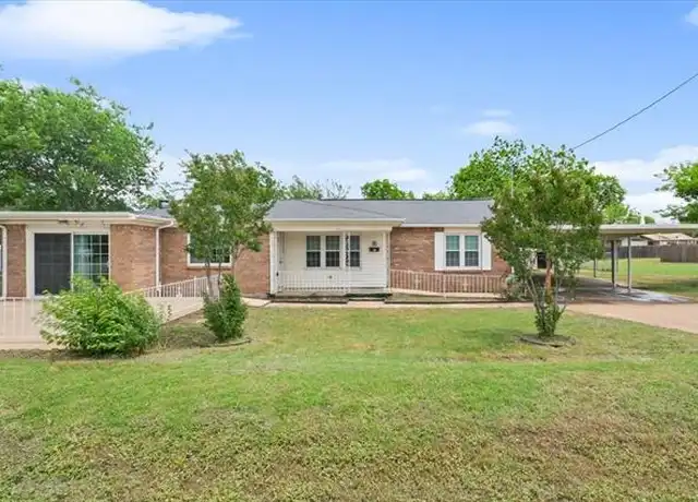 Property at 310 Garfield St, McGregor, TX, 76657, 4 beds, 3 baths, [object Object]