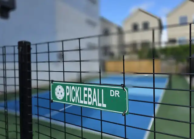 Property at 5400 Memorial Dr Unit 404, Houston, TX, 77007, 1 bed, 1 bath, [object Object]