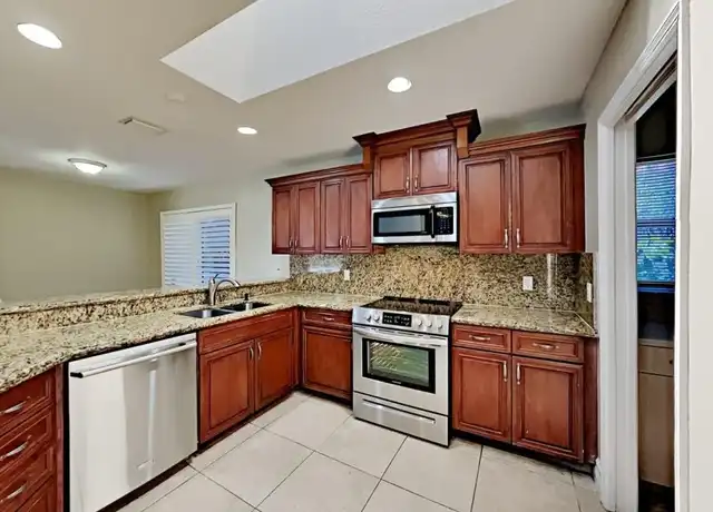 Property at 1076 Deerwood Ln, Weston, FL, 33326, 4 beds, 3 baths, [object Object]
