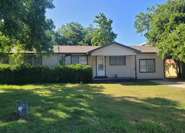 Property at 105 W College St, Blooming Grove, TX, 76626, 3 beds, 2 baths, [object Object]