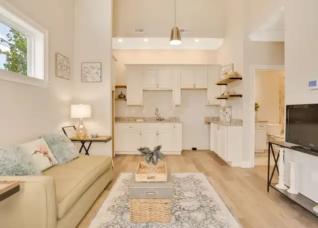 Property at 1105 S Hickory St #102, Chattanooga, TN, 37404, 1 bed, 1 bath, [object Object]
