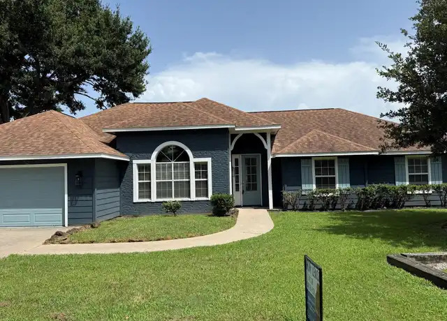 Property at 210 Bluff Dr, Livingston, TX, 77351, 3 beds, 2 baths, [object Object]