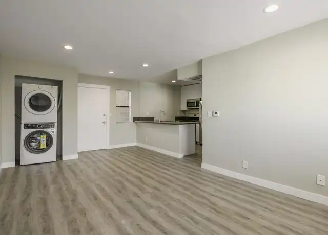 Property at 1535 N Kenmore Ave Unit 1G, Los Angeles, CA, 90027, 2 beds, 1 bath, [object Object]