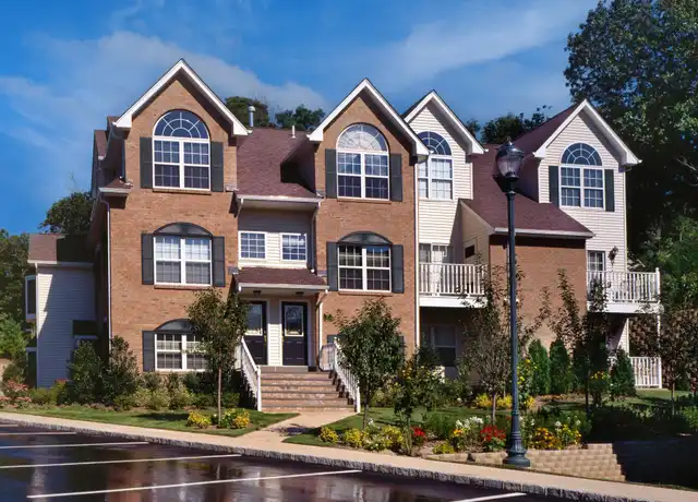 Property at 33 Pinnacle Dr Unit 33, Port Jefferson, NY, 11777, 1 bed, 2 baths, [object Object]