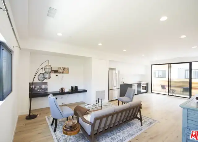 Property at 860 S Wilton Pl, Los Angeles, CA, 90005, 3 beds, 2.5 baths, [object Object]