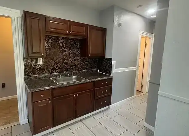 Property at 545 Park St Unit 1L, Bridgeport, CT, 06608, 3 beds, 1 bath, [object Object]