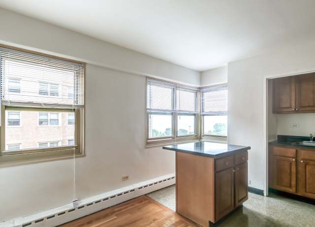 Photo of 5630 N Sheridan Rd, Chicago, IL 60660