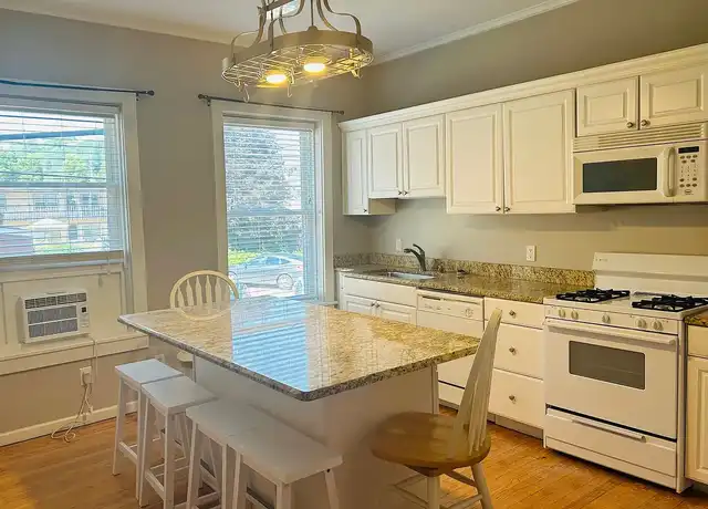 Property at Coventry Court - 201 W 17th St, Dubuque, IA, 52001, 1-2 bed, 1 bath, [object Object]