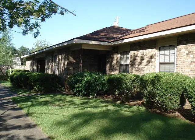 Property at Alex City Parkway - 2148 Parkway Cir, Alexander City, AL, 35010, 1-2 bed, 1 bath, [object Object]