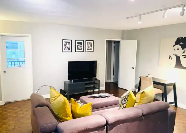 Property at 300 W Peachtree St NW Unit 8D, Atlanta, GA, 30305, 1 bed, 1 bath, [object Object]