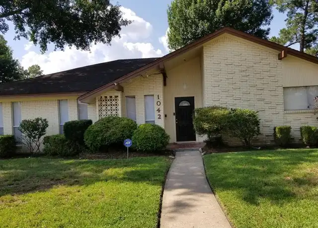 Property at 1042 Creekmont Dr, Houston, TX, 77091, 3 beds, 3 baths, [object Object]