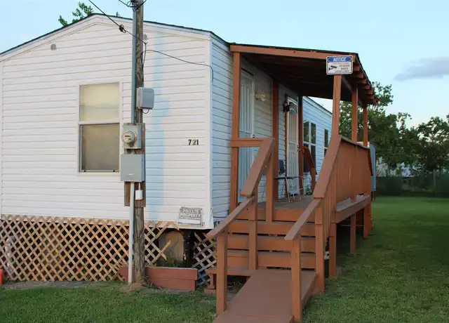 Property at 721 7th St, San Leon, TX, 77539, 1 bed, 1 bath, [object Object]