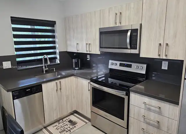 Property at 2228 N 19th Ave Unit E, Hollywood, FL, 33020, 2 beds, 1 bath, [object Object]