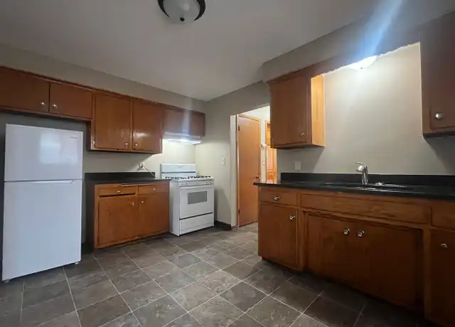Property at 568 Lexington Pkwy N unit Unit 4, Saint Paul, MN, 55104, 1 bed, 1 bath, [object Object]