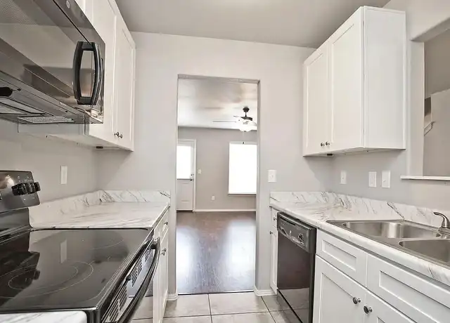 Property at Haden Holly Station - 1002 S Holly St, Siloam Springs, AR, 72761, 3 beds, 2 baths, [object Object]
