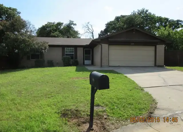 Property at 1604 White Oak Ct, Denton, TX, 76209, 4 beds, 2 baths, [object Object]
