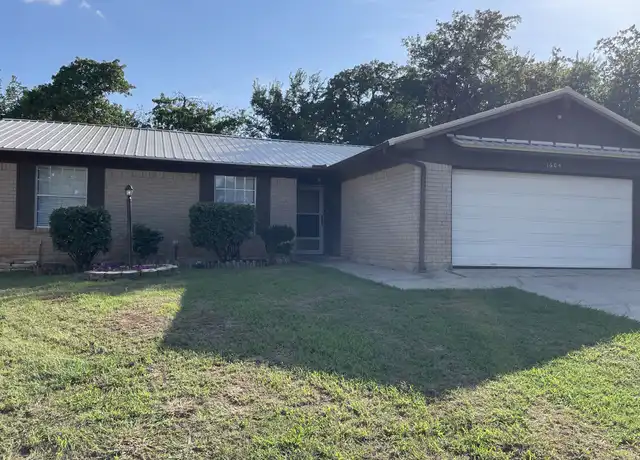 Property at 1604 White Oak Ct, Denton, TX, 76209, 4 beds, 2 baths, [object Object]