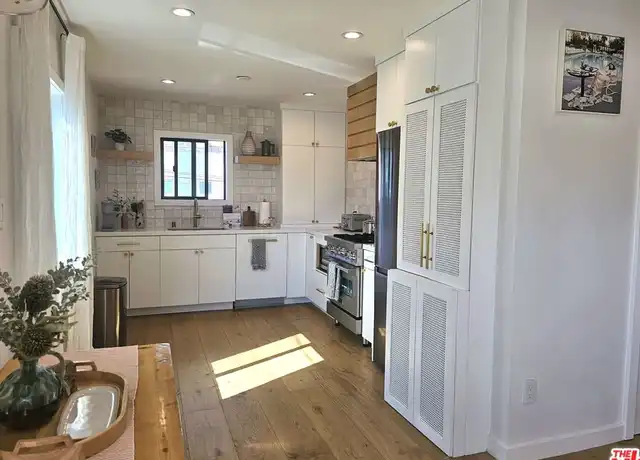 Property at 17 E Sunset Ave Unit 3, Venice, CA, 90291, 2 beds, 1 bath, [object Object]