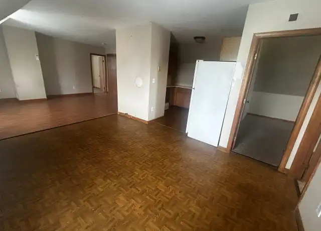 Property at 435 Dubuque St Unit 435-3 Dubuque, Manchester, NH, 03102, 2 beds, 1 bath, [object Object]