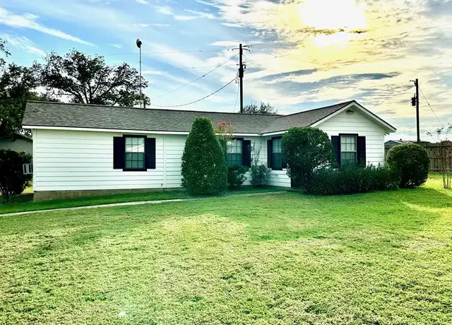 Property at 100 Happy Hollow Rd, Brenham, TX, 77833, 1 bed, 2 baths, [object Object]