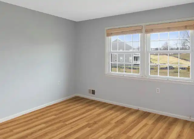 Property at 113 Davis Ave SW, Leesburg, VA, 20175, 1 bed, 1 bath, [object Object]
