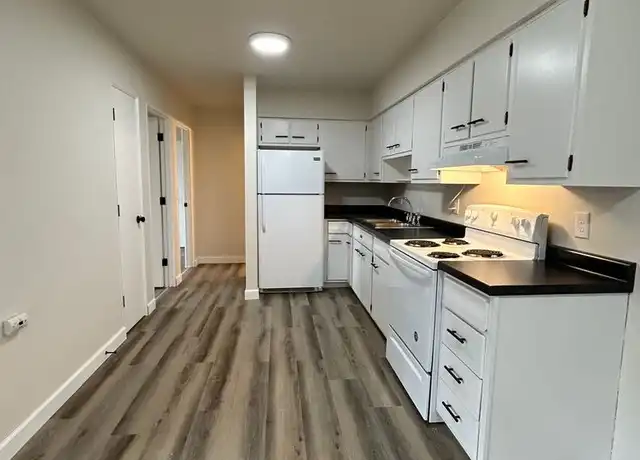Property at 141 Bader St Apt 14, Green Bay, WI, 54302, 2 beds, 1 bath, [object Object]