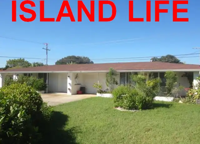 Property at 812 Harbor Dr S, Venice, FL, 34285, 2 beds, 2 baths, [object Object]