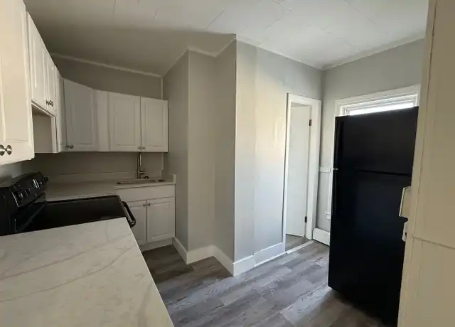 Property at 314 Lake Ave Unit 314 3, Manchester, NH, 03103, 2 beds, 1 bath, [object Object]
