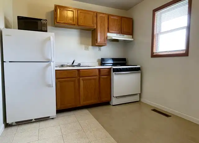 Property at 401 E Snider St Unit 3, Carbondale, IL, 62901, 1 bed, 1 bath, [object Object]
