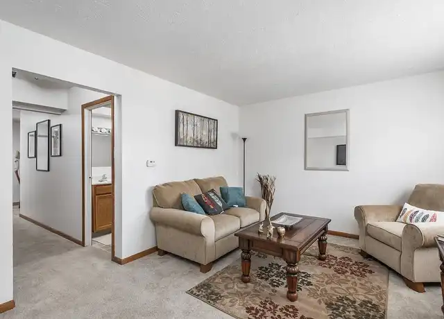 Property at Sassafras Hill Apartments - 200 E Miller Dr, Bloomington, IN, 47401, 2 beds, 1.5 baths, [object Object]