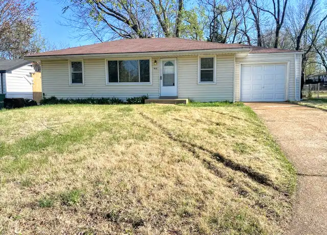 Property at 811 Bella Ln, Saint Louis, MO, 63137, 3 beds, 1 bath, [object Object]