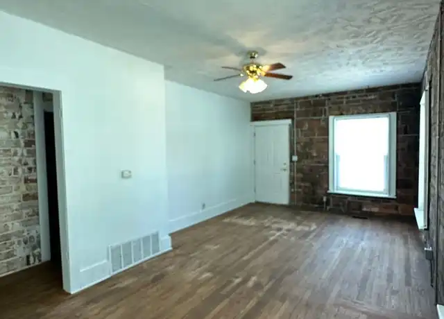 Property at 603 S 31st St Unit 603-1, Omaha, NE, 68105, 1 bed, 1 bath, [object Object]