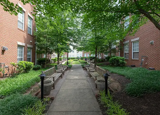 Photo of 6425 Rock Forest Dr, Bethesda, MD 20817