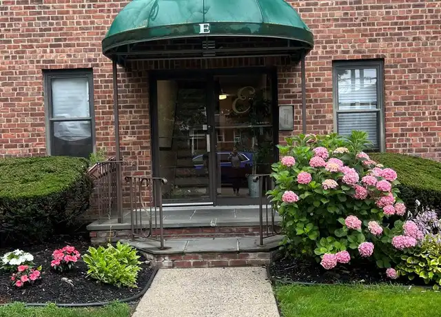 Property at 320 Atlantic Ave Apt E3, East Rockaway, NY, 11518, 0 beds, 1 bath, [object Object]
