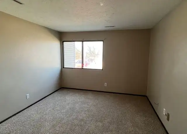 Property at 7110 Hillandale Rd Unit 2, Davenport, IA, 52806, 2 beds, 1 bath, [object Object]