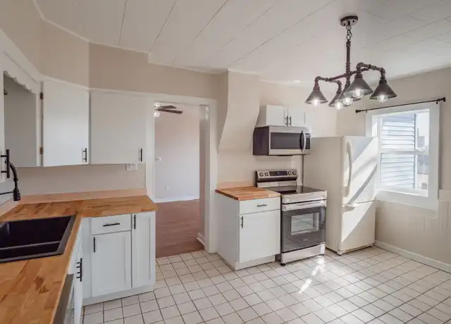 Property at 1620 14th Ave SE, Cedar Rapids, IA, 52401, 2 beds, 1 bath, [object Object]