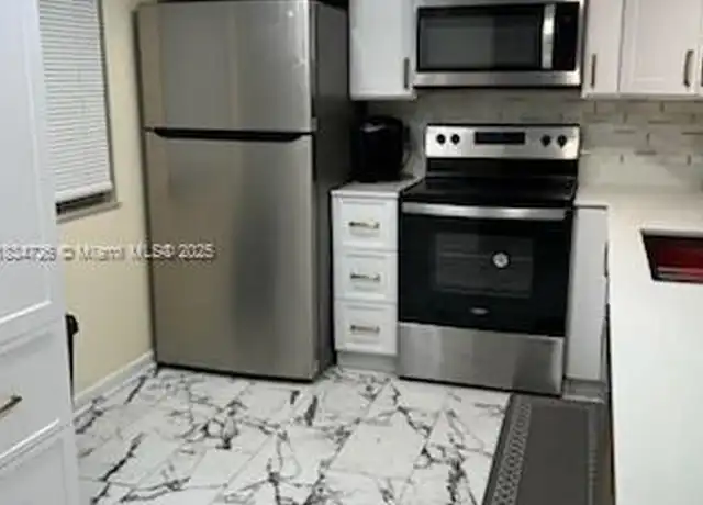 Property at 424 SE 10th St #204, Dania, FL, 33004, 2 beds, 2 baths, [object Object]