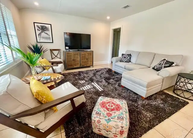 Property at 107 Navarre St, Gulf Breeze, FL, 32561, 3 beds, 1 bath, [object Object]