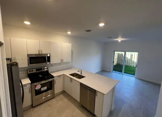 Property at 2703 SE 10th St, Homestead, FL, 33035, 3 beds, 2.5 baths, [object Object]
