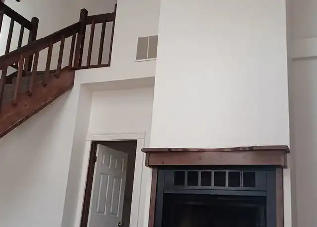 Property at 354 W 7th St Unit 4, Erie, PA, 16502, 2 beds, 1 bath, [object Object]