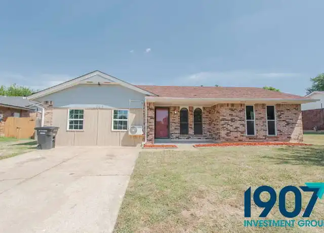 Property at 1005 SE 9th St, Moore, OK, 73160, 5 beds, 2 baths, [object Object]