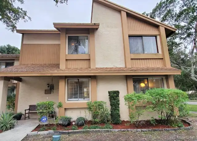 Property at 40 Wimbledon Lakes Dr, Plantation, FL, 33324, 2 beds, 1 bath, [object Object]
