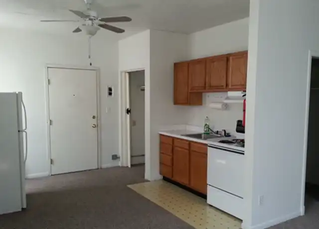 Property at 123 Iowa Ave Unit 8, Iowa City, IA, 52240, 1 bed, 1 bath, [object Object]