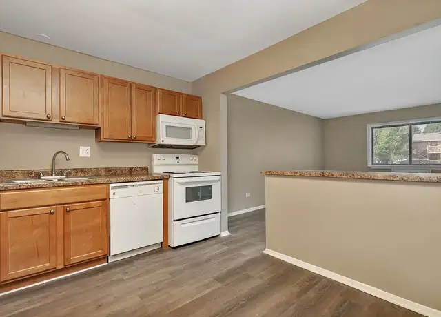 Photo of 313 Hickory St, Mundelein, IL 60060