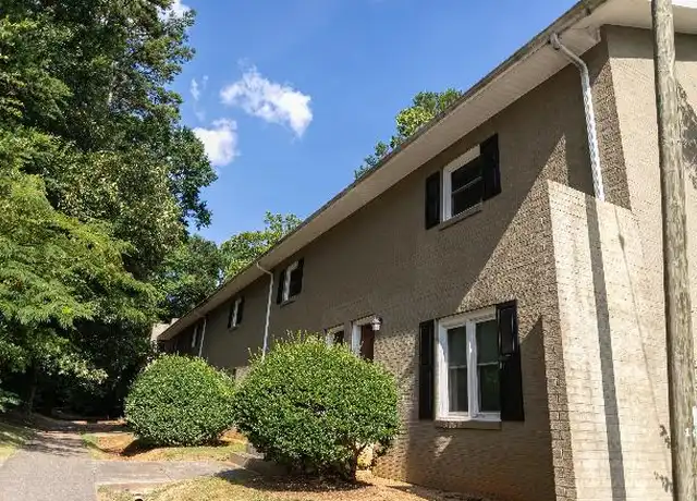 Property at 1208 10th St NW, Hickory, NC, 28601, 3 beds, 2 baths, [object Object]