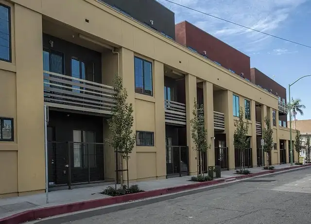 Photo of 2350 Valley St, Oakland, CA 94612