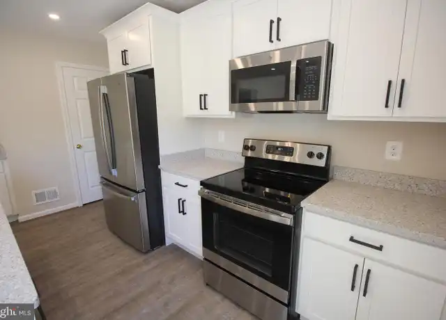 Property at 118 N Cottage Rd, Sterling, VA, 20164, 4 beds, 2.5 baths, [object Object]