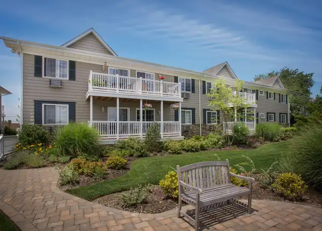 Property at 3 Willowbrook Ave Unit 3A, Bay Shore, NY, 11706, 1 bed, 1 bath, [object Object]