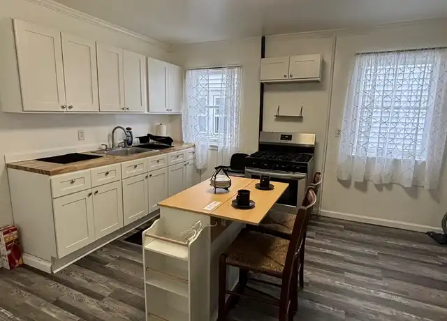 Property at 135 5th Ave Unit 1, Troy, NY, 12180, 3 beds, 1 bath, [object Object]
